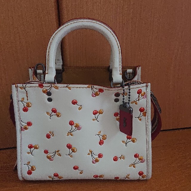 値下げ!COACHチェリー柄バッグ - ハンドバッグ