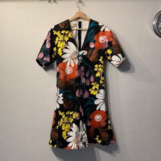 マルニ(Marni)のMARNI ワンピース　花柄　ブラック(ひざ丈ワンピース)