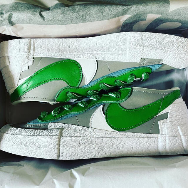 NIKE(ナイキ)のSACAI × NIKE BLAZER LOW CLASSIC GREEN 27 メンズの靴/シューズ(スニーカー)の商品写真