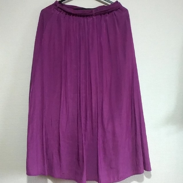 GU(ジーユー)のgu サテンマキシスカート レディースのスカート(ロングスカート)の商品写真