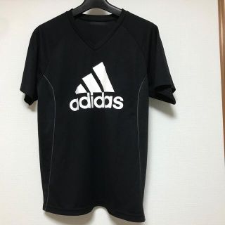 アディダス(adidas)のadidas 黒　Vネック　Tシャツ　サイズM(Tシャツ/カットソー(半袖/袖なし))