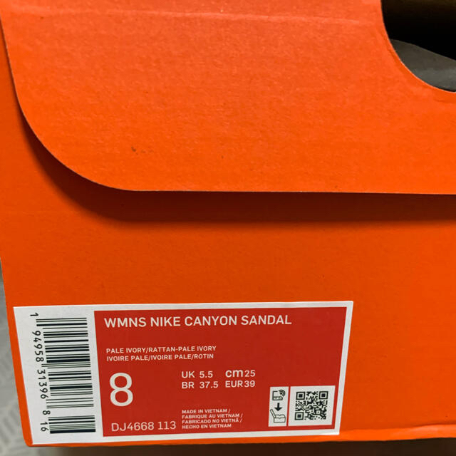 NIKE(ナイキ)のNIKE キャニオンサンダル  ペールアイボリー  25cm(小さめの作り) レディースの靴/シューズ(サンダル)の商品写真
