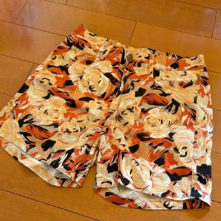 ダブルクローゼット(w closet)のw closet ボタニカル 花柄 ショートパンツ(ショートパンツ)