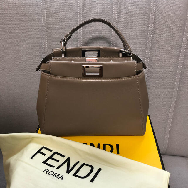 FENDI(フェンディ)の【ピカピ様専用】FENDI ピーカブー　ミニ レディースのバッグ(ショルダーバッグ)の商品写真