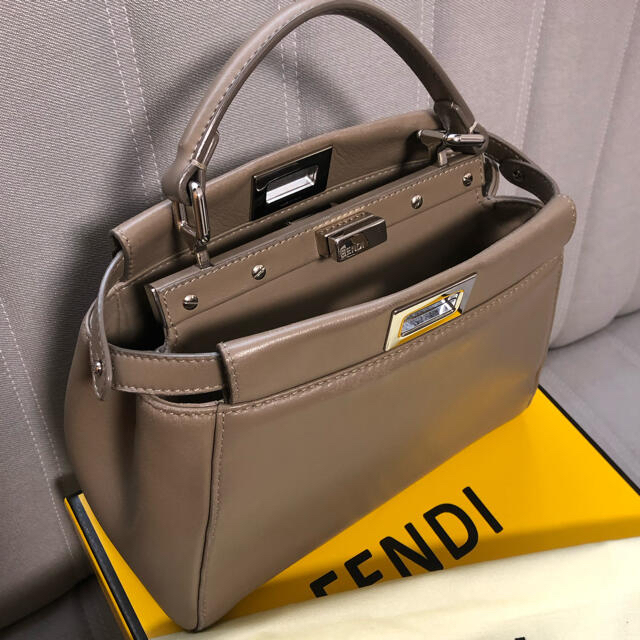 FENDI(フェンディ)の【ピカピ様専用】FENDI ピーカブー　ミニ レディースのバッグ(ショルダーバッグ)の商品写真