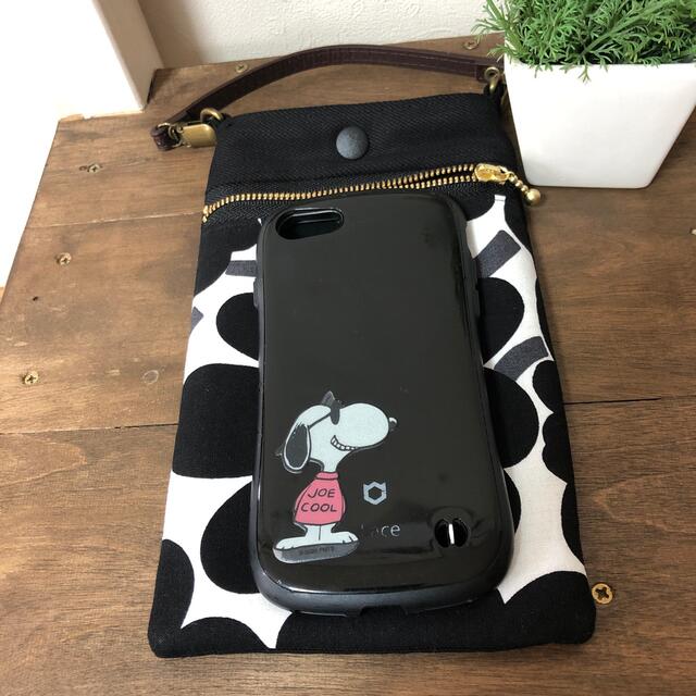 marimekko(マリメッコ)のスマホケース　スマホポーチ　かわいい！　ハンドメイド　マリメッコ  ウニッコ ハンドメイドのファッション小物(ポーチ)の商品写真