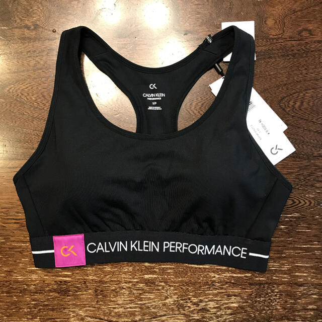 Calvin Klein(カルバンクライン)の週末セール☆ CALVIN KLEIN カルバンクライン　新品　ブラトップ スポーツ/アウトドアのトレーニング/エクササイズ(ヨガ)の商品写真