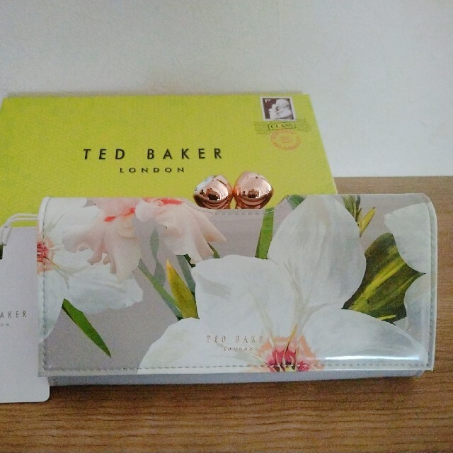 取置中 TED BAKER 長財布 花柄【未使用品】 - 財布