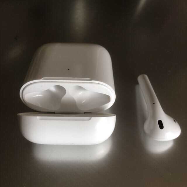 Apple - AirPods（第2世代）ワイヤレス充電ケース付き ケース➕左耳の