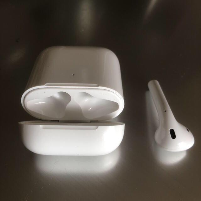 AirPods（第2世代）ワイヤレス充電ケース付き ケース➕左耳