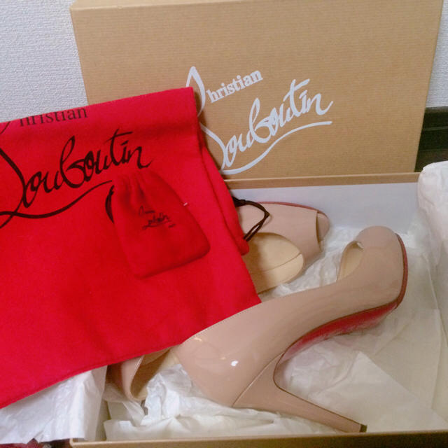 Christian Louboutin(クリスチャンルブタン)のルブタン christian louboutin ヌード レディースの靴/シューズ(ハイヒール/パンプス)の商品写真