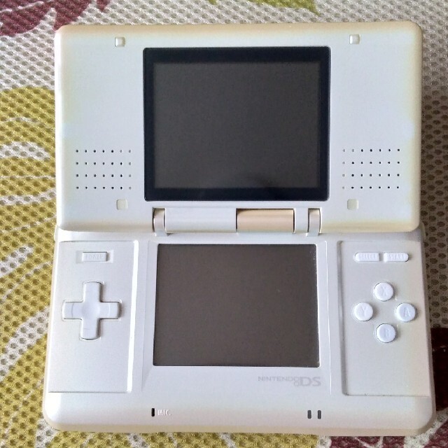 任天堂(ニンテンドウ)のNintendoDS  任天堂 DS ゲーム機 本体のみ タッチペン付き エンタメ/ホビーのゲームソフト/ゲーム機本体(携帯用ゲーム機本体)の商品写真