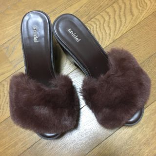 スナイデル(SNIDEL)のファーサボ 美品 箱なし(サンダル)