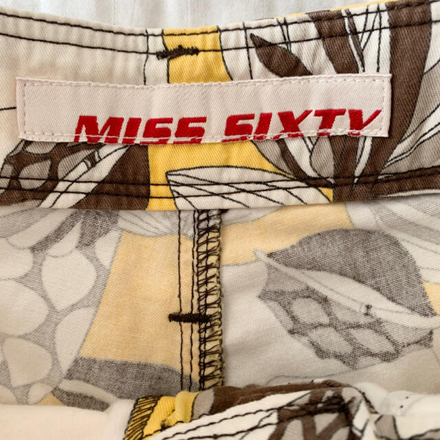 MISS SIXTY(ミスシックスティ)のMISS SIXTY ショートパンツ レディースのパンツ(ショートパンツ)の商品写真