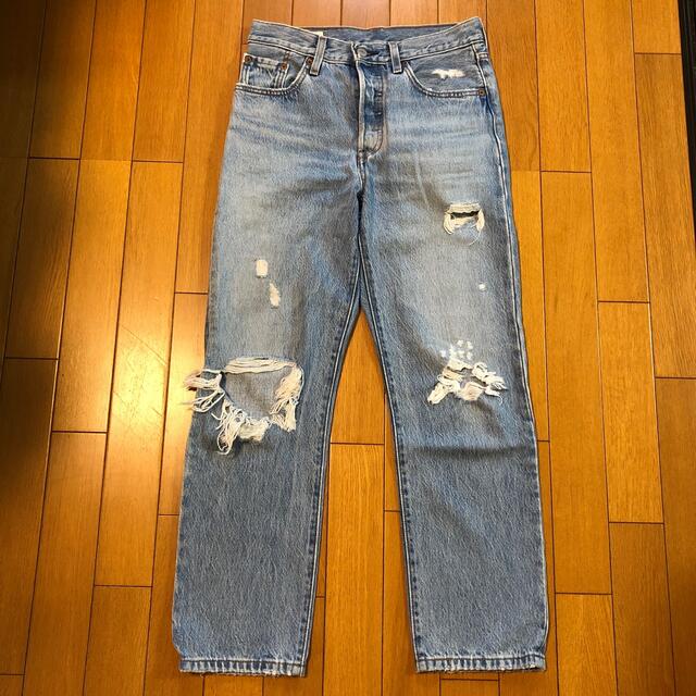 501(ゴーマルイチ)のLEVI‘S 501  25  ダメージ レディースのパンツ(デニム/ジーンズ)の商品写真