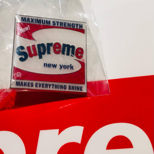 Supreme(シュプリーム)の最安値！新品未開封　Supreme Shine Pin ピンバッチ メンズのアクセサリー(その他)の商品写真