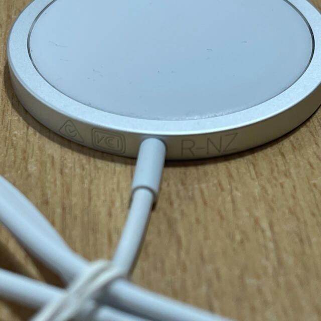 Apple(アップル)のApple 純正 MagSafe 充電器  スマホ/家電/カメラのスマートフォン/携帯電話(バッテリー/充電器)の商品写真