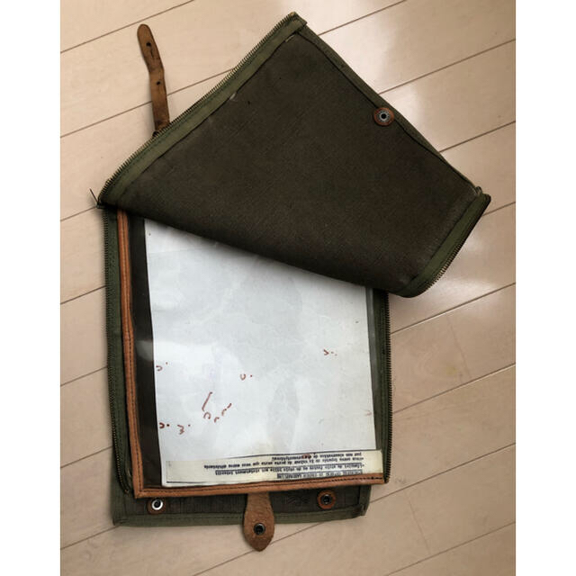 ミリタリー　バッグ　マップケース　フランス軍 メンズのバッグ(ショルダーバッグ)の商品写真