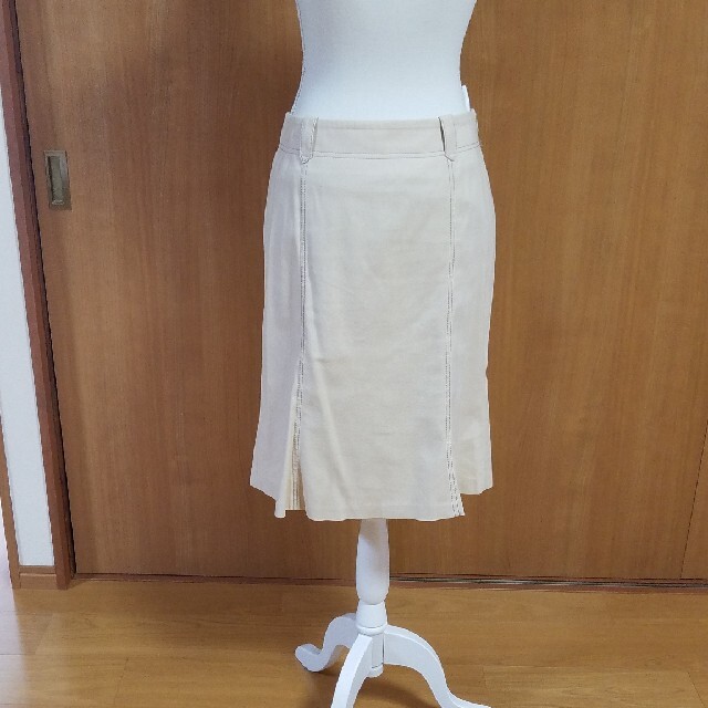 VOICEMAIL(ヴォイスメール)のボイスメール　スカート　ベージュ レディースのスカート(ひざ丈スカート)の商品写真