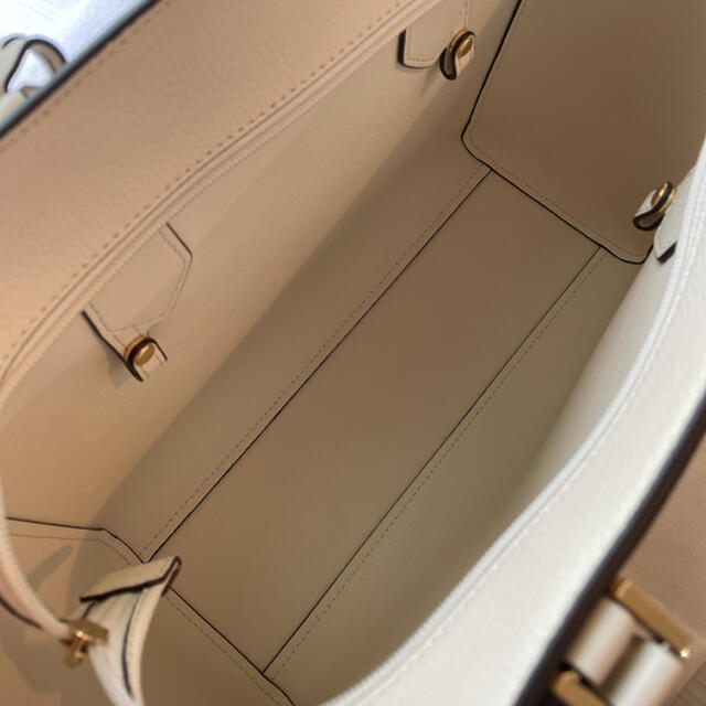 Michael Kors(マイケルコース)のマイケルコース　トートバッグ　ホワイト　アイボリー　新品　未使用 レディースのバッグ(トートバッグ)の商品写真