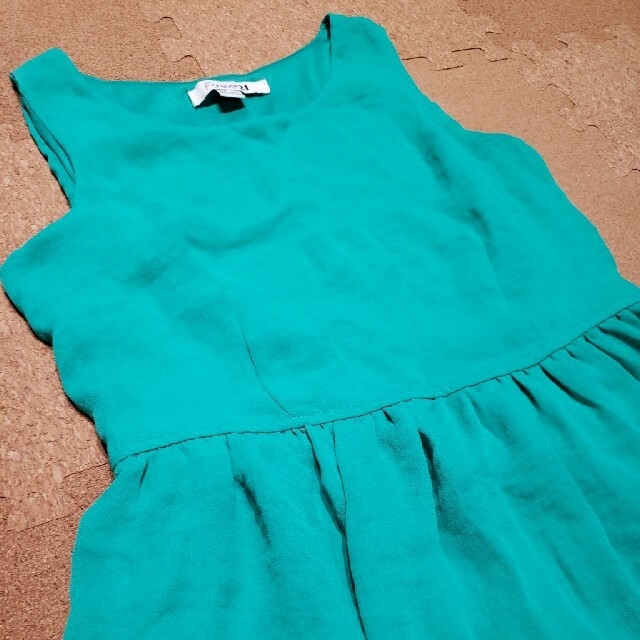 FOREVER 21(フォーエバートゥエンティーワン)のエメラルドグリーン　ドレス　ミニワンピース👗 レディースのワンピース(ミニワンピース)の商品写真