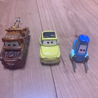 ディズニー(Disney)のカーズトミカ　３つセット(ミニカー)