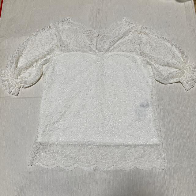 w closet(ダブルクローゼット)の半袖　レース　服　白　綺麗め レディースのトップス(シャツ/ブラウス(半袖/袖なし))の商品写真