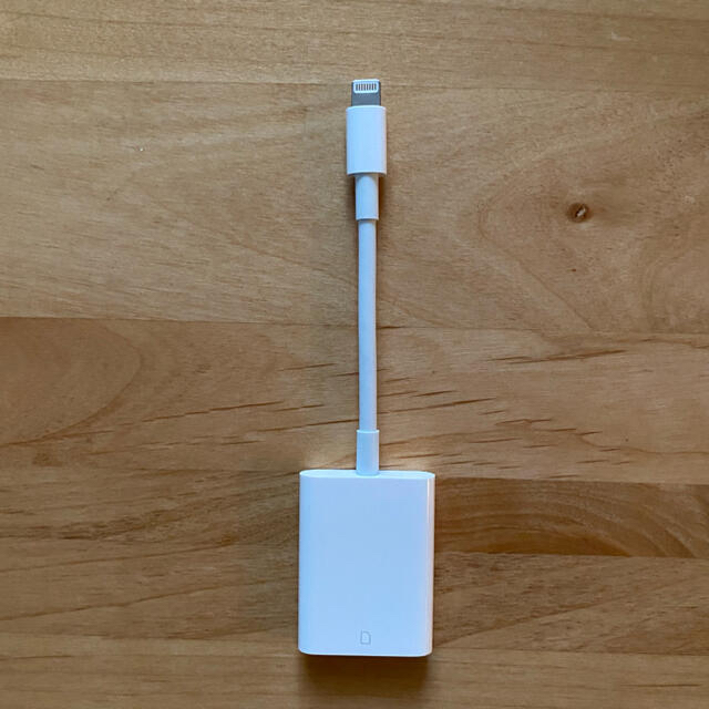 Apple(アップル)のApple純正　Lightning SDカードリーダー スマホ/家電/カメラのスマホアクセサリー(その他)の商品写真