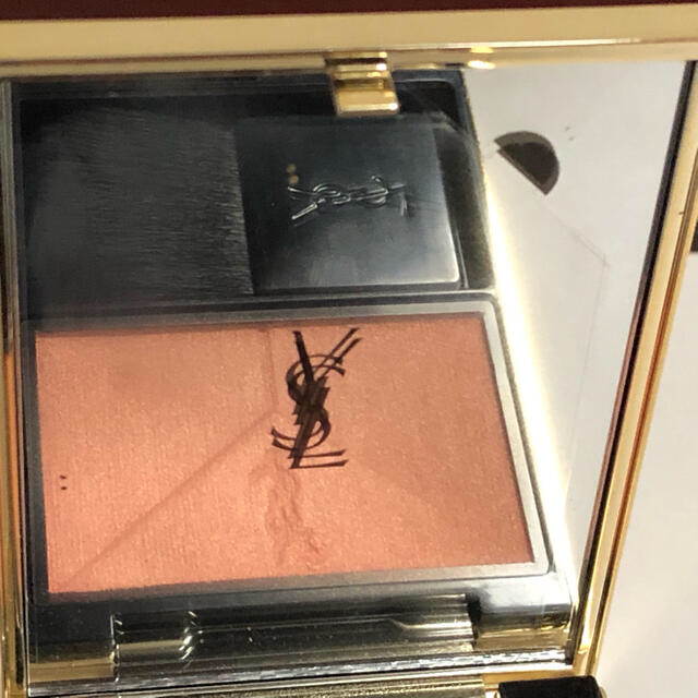 Yves Saint Laurent Beaute(イヴサンローランボーテ)のほぼ新品【YSL】チーク☆ No.4 コライユ リヴゴーシュ コスメ/美容のベースメイク/化粧品(チーク)の商品写真