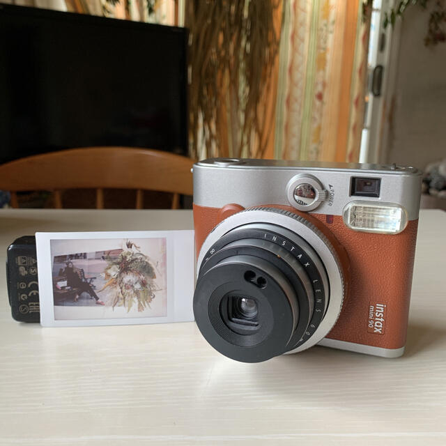 富士フイルム(フジフイルム)の【実写確認済】FUJI FILM INSTAX MINI 90  ブラウン スマホ/家電/カメラのカメラ(フィルムカメラ)の商品写真