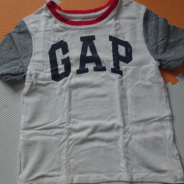 GAP(ギャップ)のGAP ギャップ Tシャツ キッズ/ベビー/マタニティのキッズ服男の子用(90cm~)(Tシャツ/カットソー)の商品写真