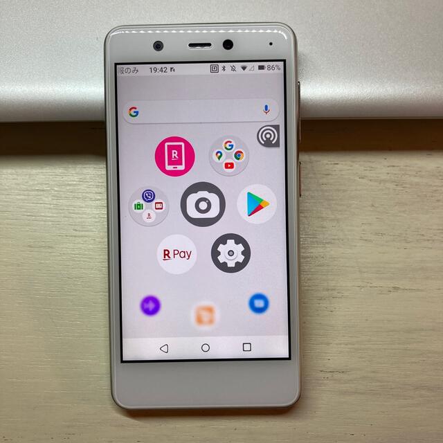 Rakuten(ラクテン)のRakuten mini ホワイト スマホ/家電/カメラのスマートフォン/携帯電話(スマートフォン本体)の商品写真