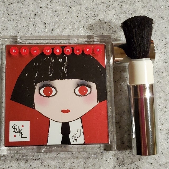 shu uemura(シュウウエムラ)のシュウウエムラ  アイシャドーパレット　持ち運びコスメブラシセット コスメ/美容のベースメイク/化粧品(アイシャドウ)の商品写真