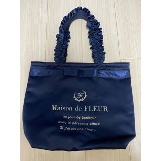 メゾンドフルール(Maison de FLEUR)のブランドロゴフリルハンドルトートMバッグ　ネイビー(トートバッグ)