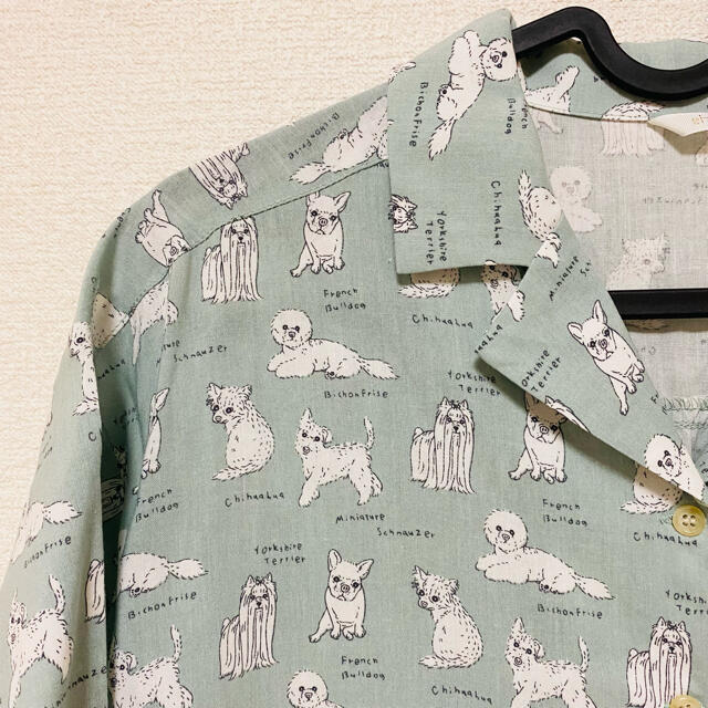 ehka sopo(エヘカソポ)のエヘカソポ　犬柄シャツ レディースのトップス(シャツ/ブラウス(半袖/袖なし))の商品写真