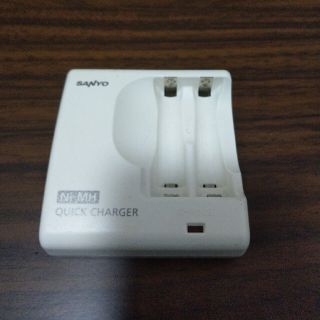 サンヨー(SANYO)のエネループ充電器(バッテリー/充電器)