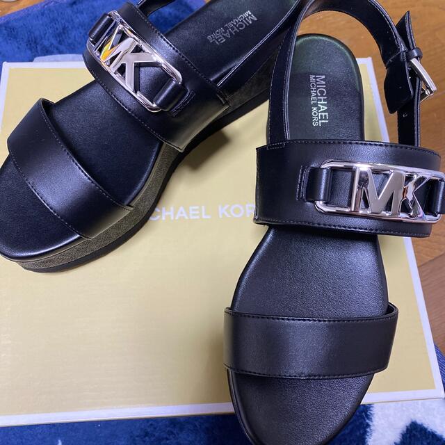 Michael Kors(マイケルコース)のvillage 様専用　MICHAEL KORS サンダル　新品23.5センチ レディースの靴/シューズ(サンダル)の商品写真