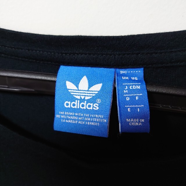 adidas(アディダス)のadidas originals ゆったりオフショルダー ブラック Tシャツ レディースのトップス(Tシャツ(半袖/袖なし))の商品写真