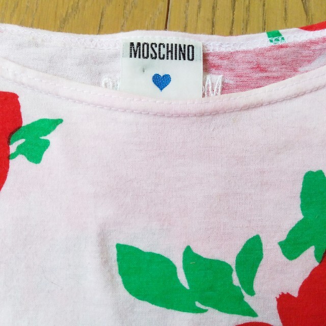 MOSCHINO(モスキーノ)のモスキーノ　MOSCHINO　JEANS　長袖　薔薇 レディースのトップス(Tシャツ(長袖/七分))の商品写真