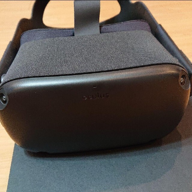 【美品】oculus quest VRゴーグル オキュラスクエスト エンタメ/ホビーのゲームソフト/ゲーム機本体(家庭用ゲーム機本体)の商品写真