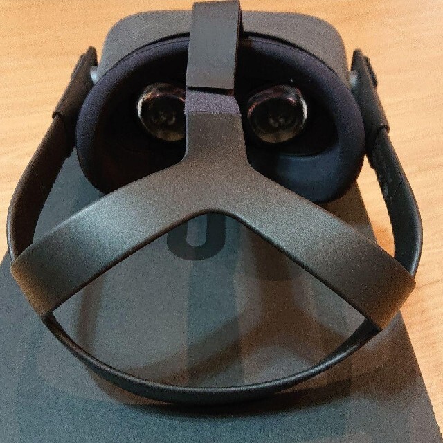 【美品】oculus quest VRゴーグル オキュラスクエスト エンタメ/ホビーのゲームソフト/ゲーム機本体(家庭用ゲーム機本体)の商品写真