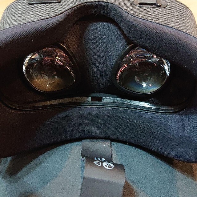 【美品】oculus quest VRゴーグル オキュラスクエスト エンタメ/ホビーのゲームソフト/ゲーム機本体(家庭用ゲーム機本体)の商品写真
