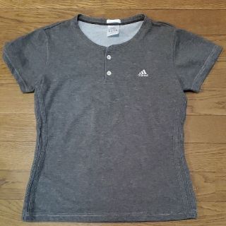 アディダス(adidas)のアディダスTシャツ　レディース(Tシャツ(半袖/袖なし))