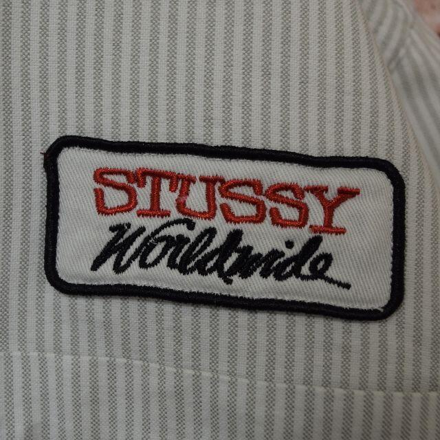 STUSSY(ステューシー)の《ステューシー》ストライプシャツ　ホワイト×グレー　刺繍ロゴ　Mサイズ メンズのトップス(シャツ)の商品写真