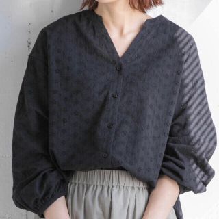 アーバンリサーチ(URBAN RESEARCH)の美品カットワークレースブラウス　サニーレーベル(シャツ/ブラウス(長袖/七分))