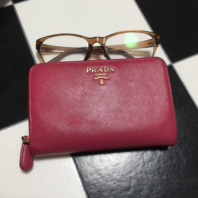 PRADA(プラダ)の値下げ！プラダ ピンク 折財布 レディースのファッション小物(財布)の商品写真