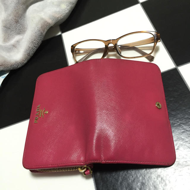 PRADA(プラダ)の値下げ！プラダ ピンク 折財布 レディースのファッション小物(財布)の商品写真