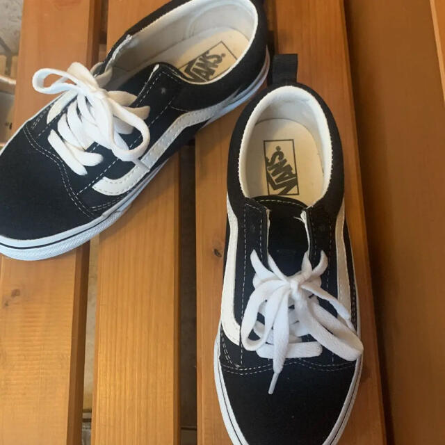 VANS(ヴァンズ)のバンズ オールド スクール ブラック ホワイト キッズ/ベビー/マタニティのキッズ靴/シューズ(15cm~)(スニーカー)の商品写真