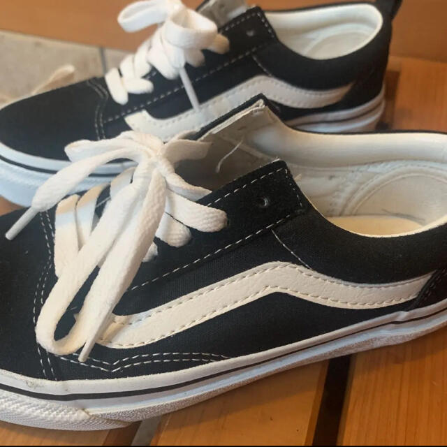 VANS(ヴァンズ)のバンズ オールド スクール ブラック ホワイト キッズ/ベビー/マタニティのキッズ靴/シューズ(15cm~)(スニーカー)の商品写真