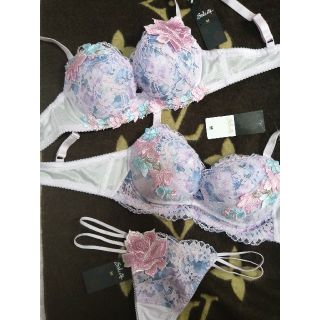 ワコール(Wacoal)の新品タグ付き🌹Wacoal🌹サルート🌹32g🌹3点セット🌹PU🌹(ブラ&ショーツセット)